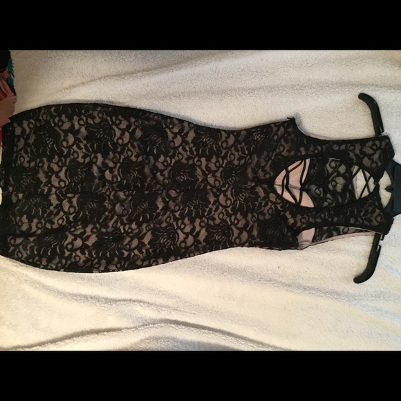 Black Laced Mid thigh dress - Picture 5 of 5